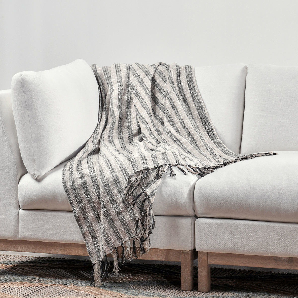 Linna - Throw - Natural / Black