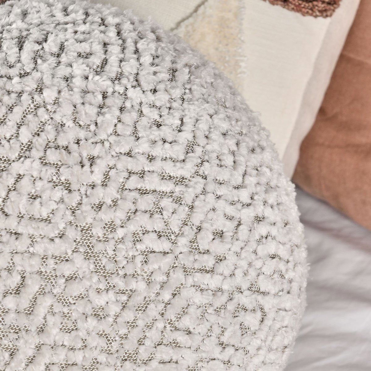 Villa Classics - Maris Round Pillow - Ivory / Natural