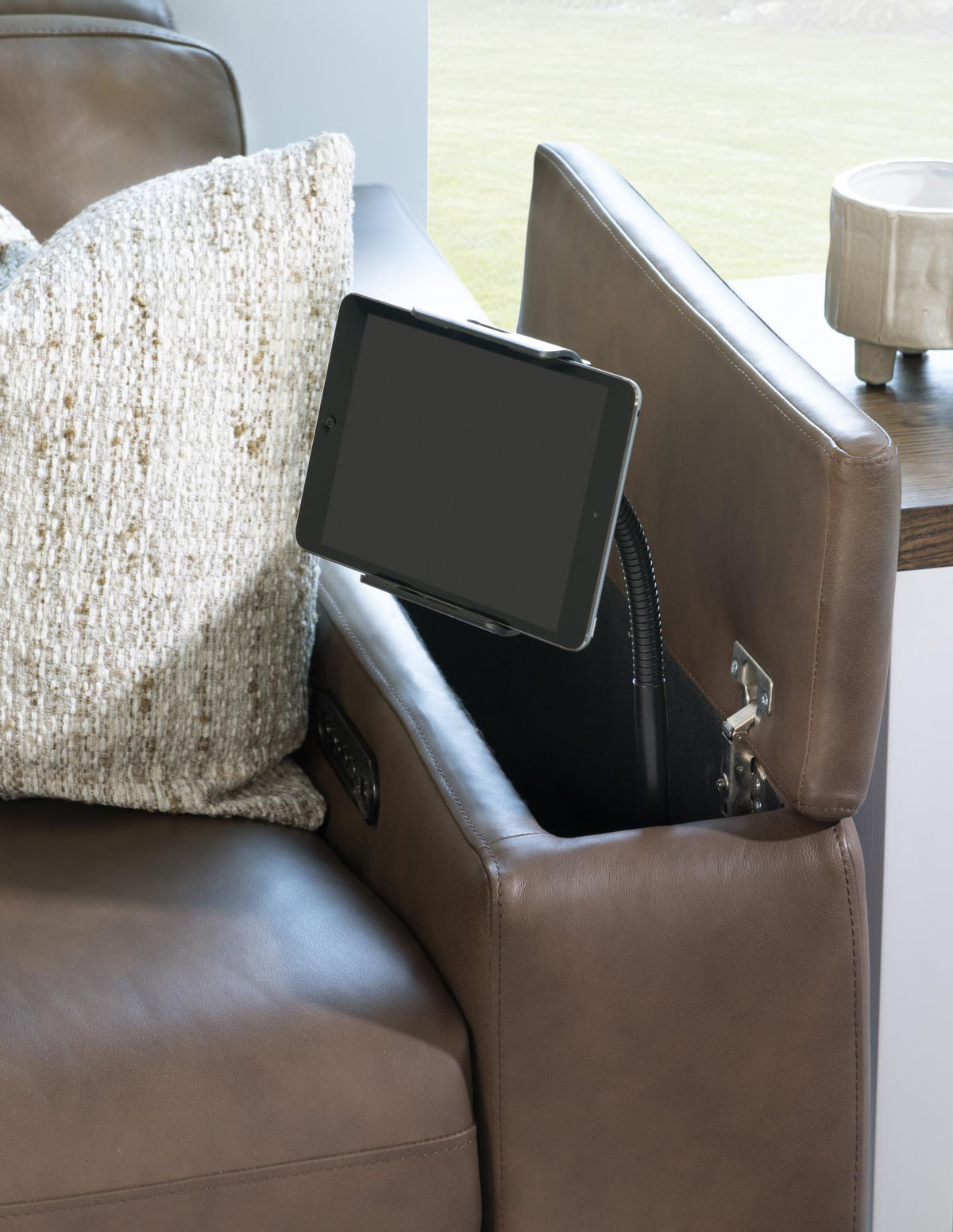 Solana - RAF P2 Recliner - Positano Clay / Warm Oak