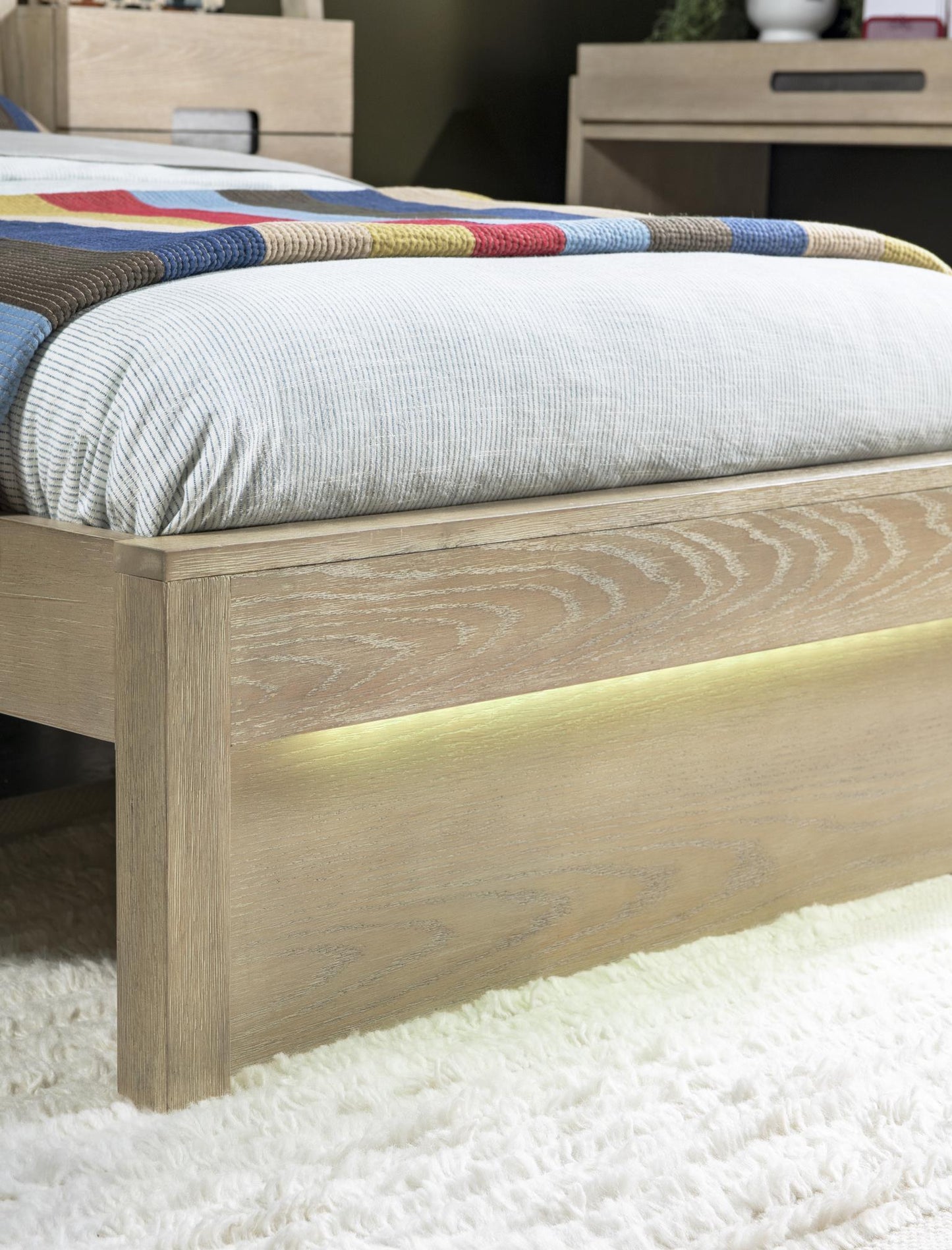 District - Complete Panel Bed
