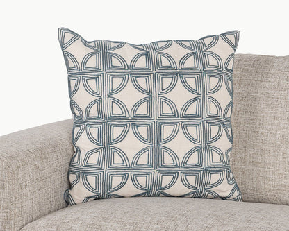 Elea - 22" x 22" Pillow