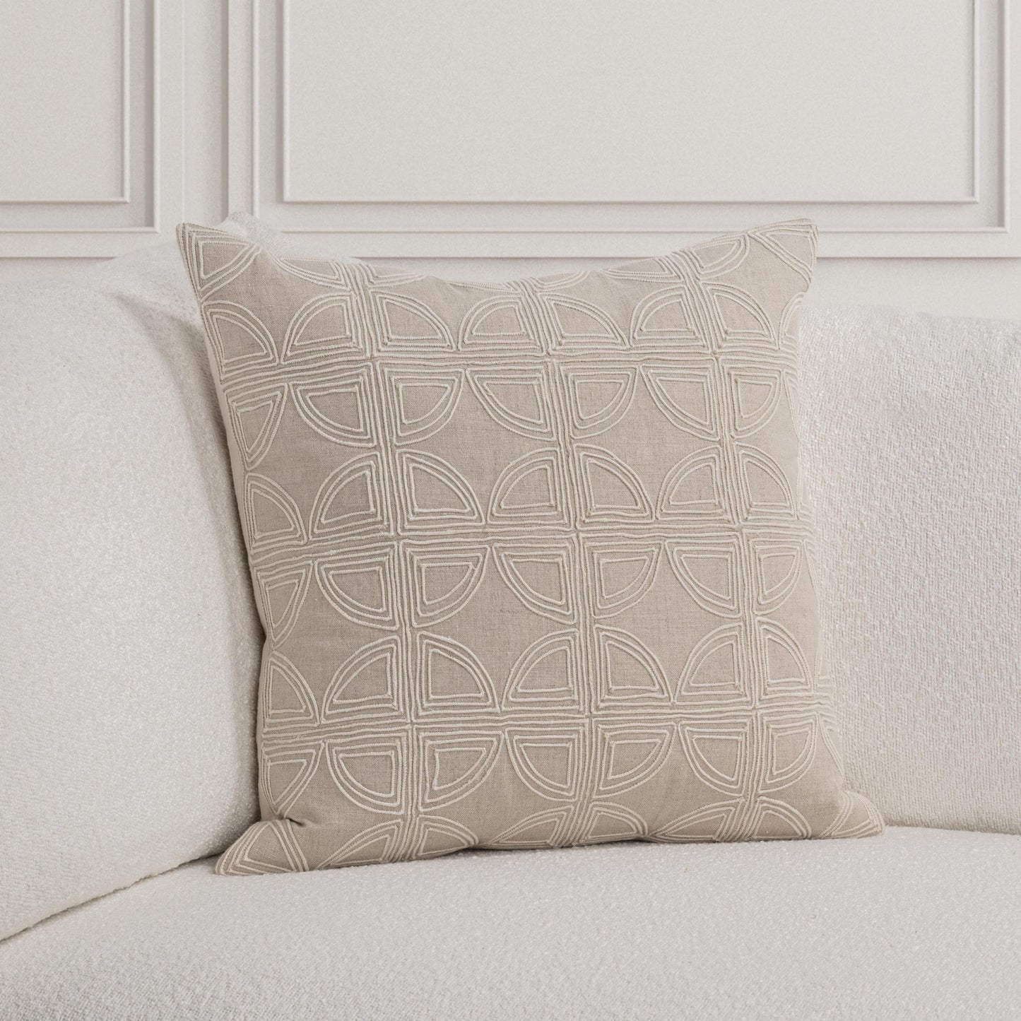 Elea - 22" x 22" Pillow
