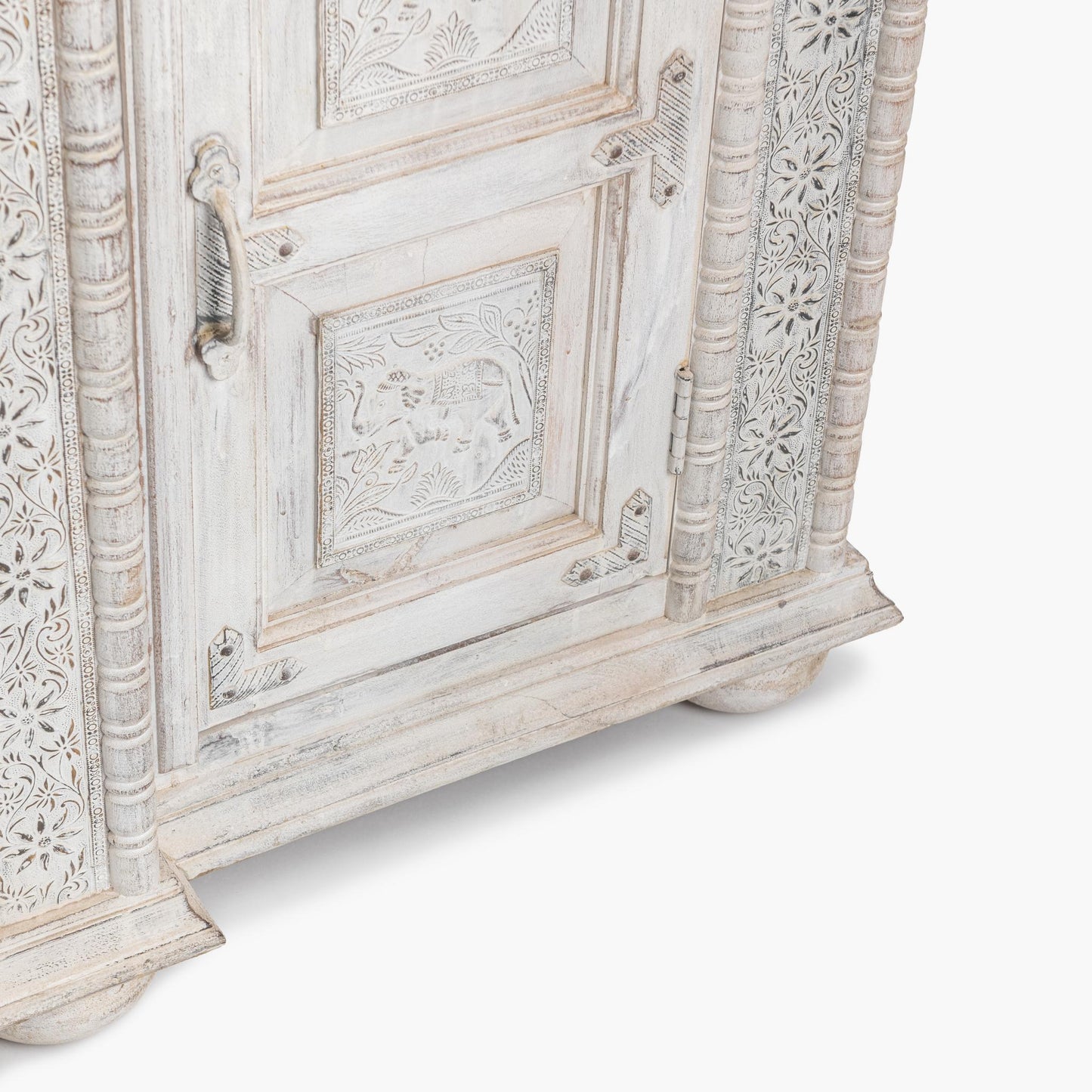 Arish - 4 Door Breakfront Cabinet - Heritage Cream