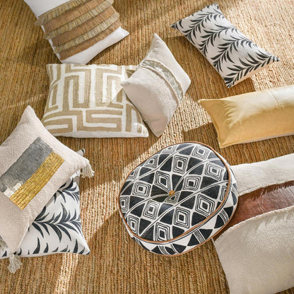 Mateo - 22" x 22" Pillow - Metallic Gold / Ivory