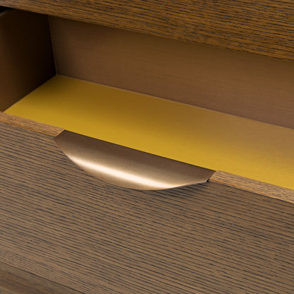 Portrait - Dresser