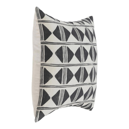 Nubia - 18" Round Pillow - Black / White