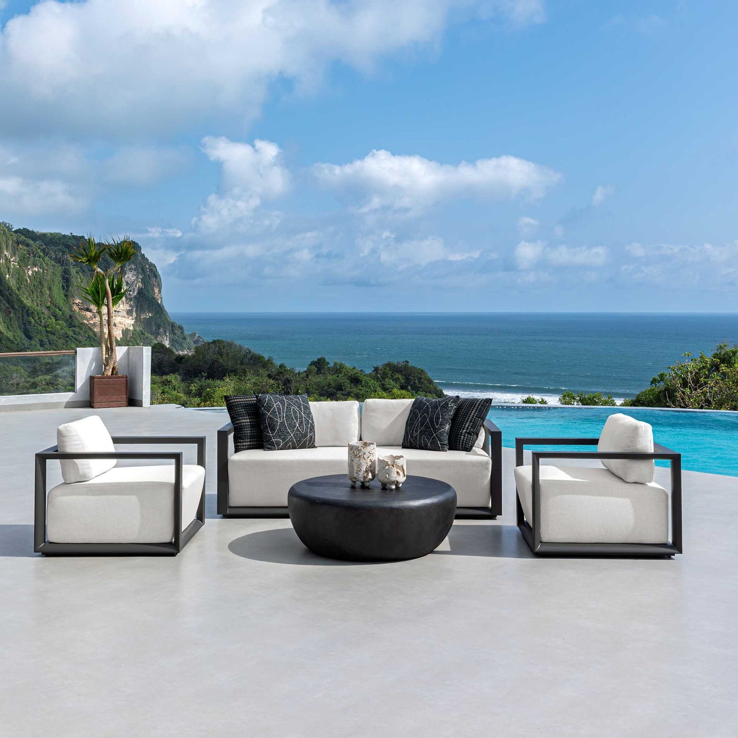 Remsen - Outdoor Lounge Chair - Black / Oyster