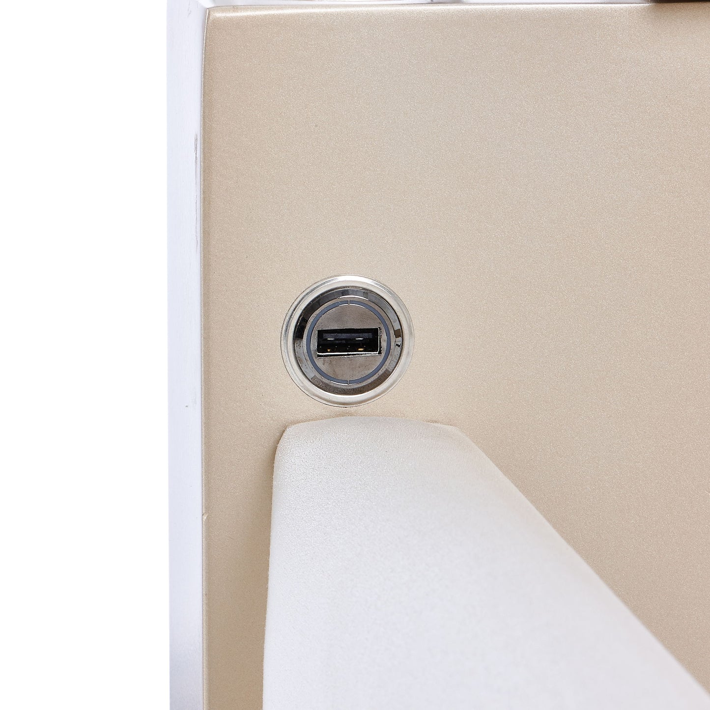 Malibu Crest - Scalloped Poster Bed