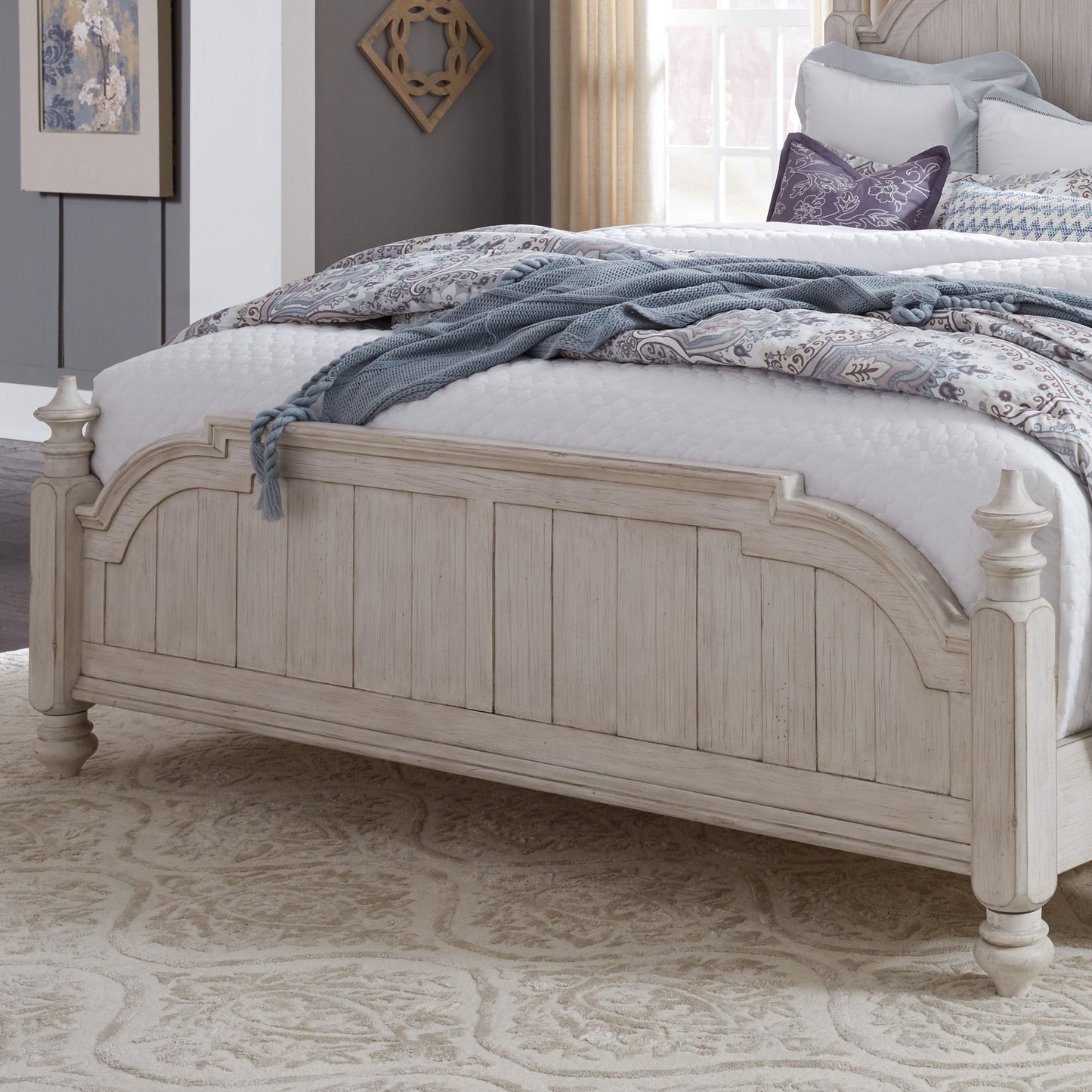 Farmhouse Reimagined - Queen Poster Footboard - Antique White / Chestnut Tops