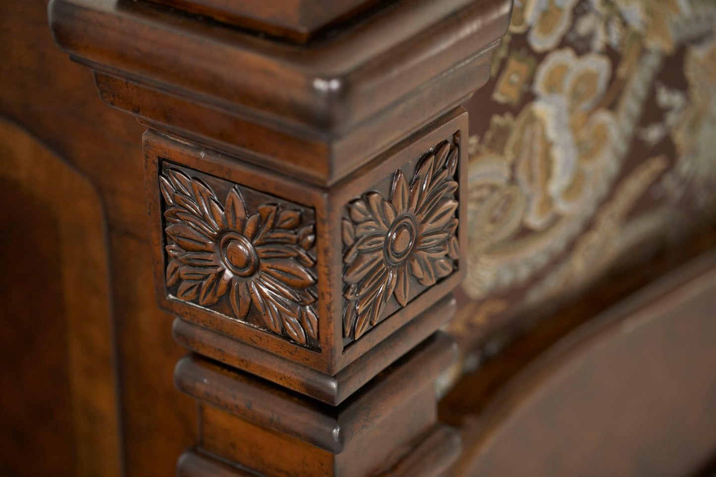 Windsor Court - Mansion Bed