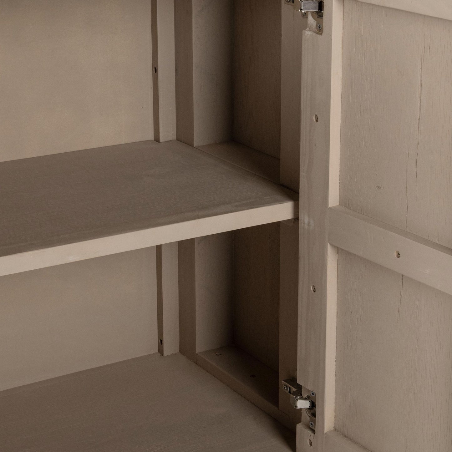 Tiber - 4 Door Buffet