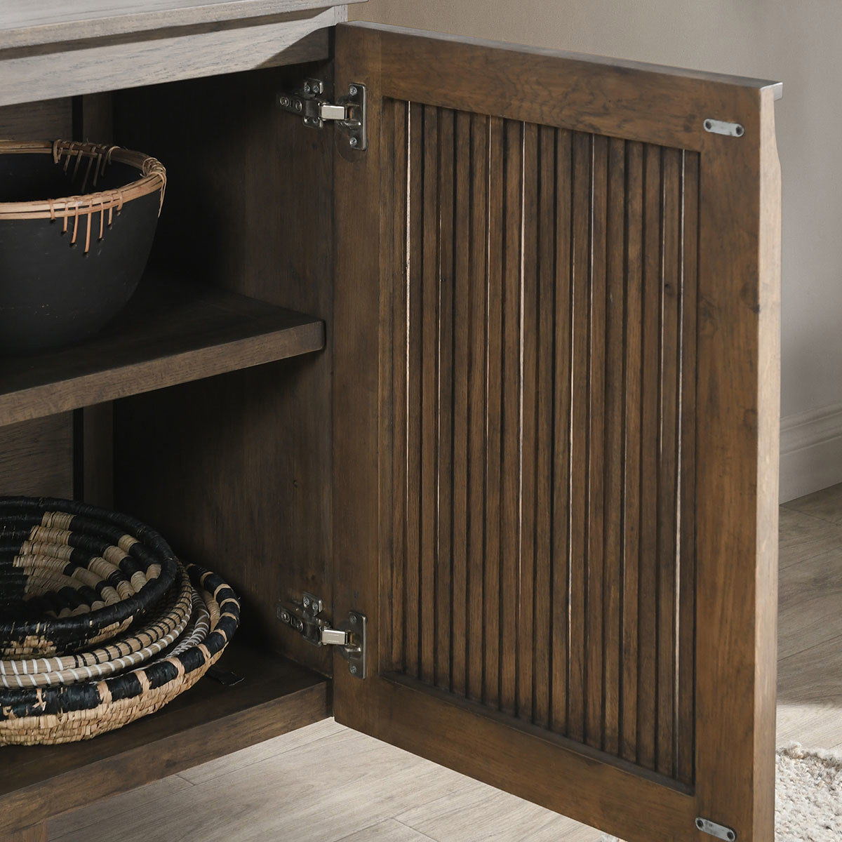 Roya - Cabinet