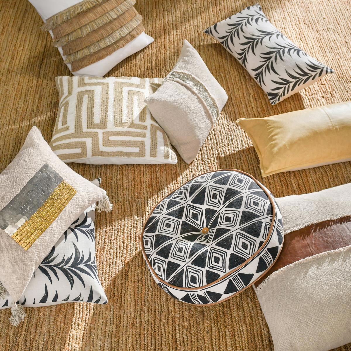 Nubia - 22" x 22" Pillow - Black / White