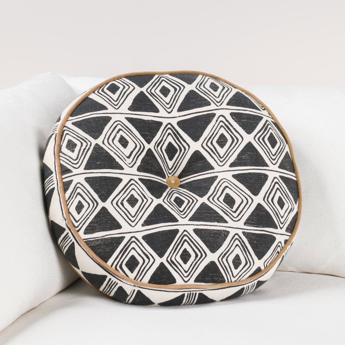 Nubia - 18" Round Pillow - Black / White