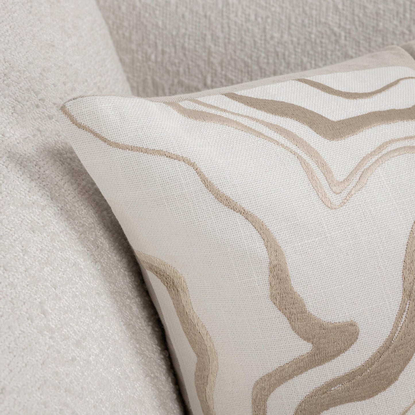 Drift - 22" x 22" Pillow - Ivory / Natural