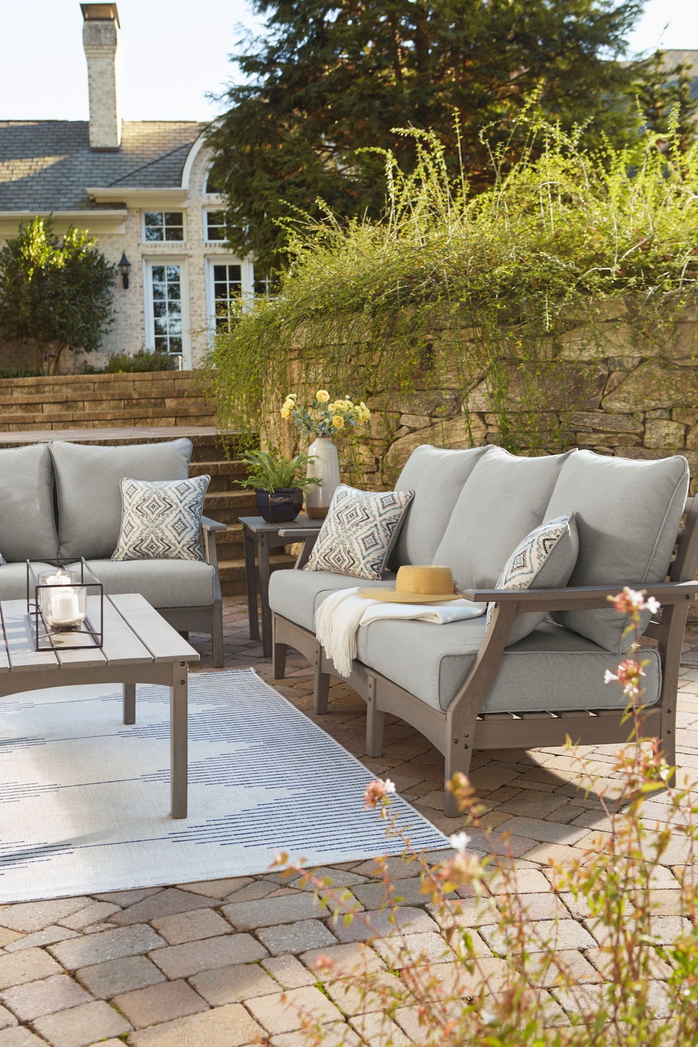 Visola - Sofa with Cushion - Gray