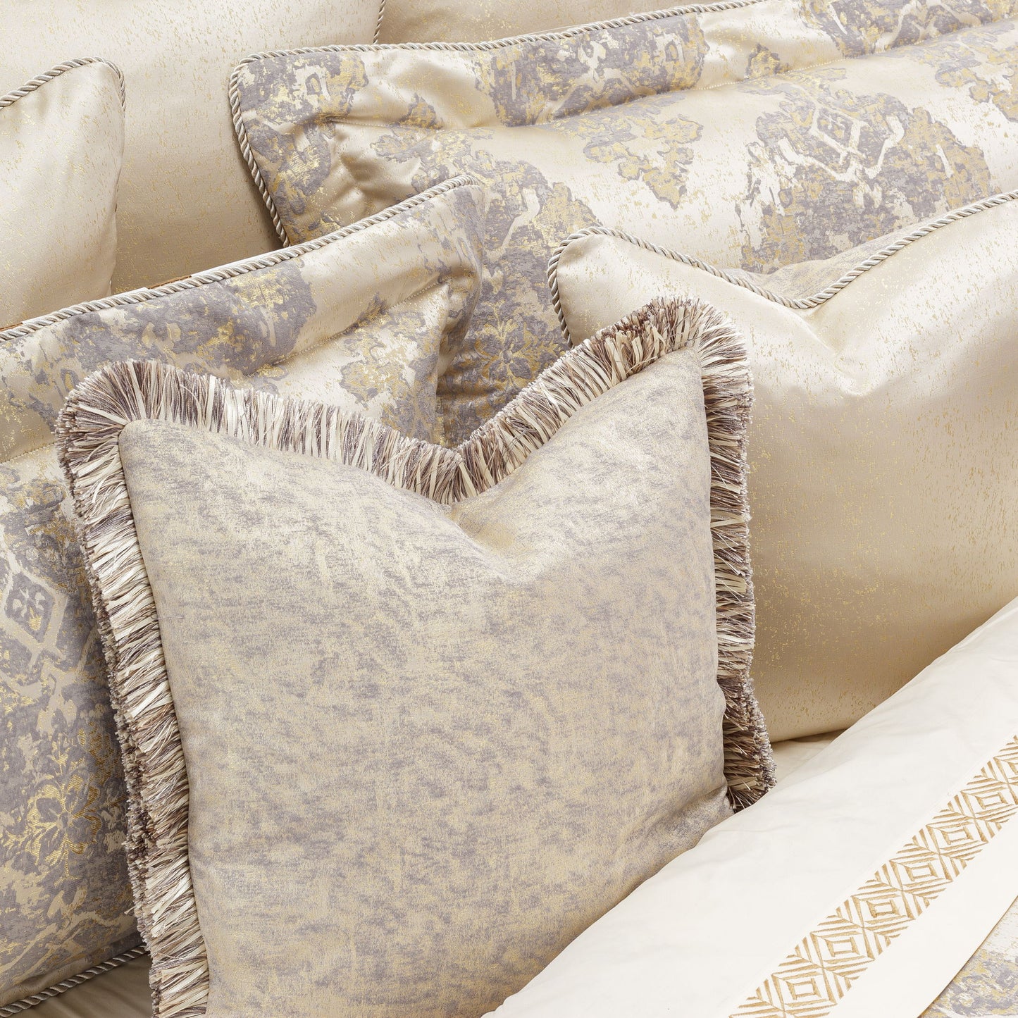Bennett - 10-Piece King Comforter Set - Champagne