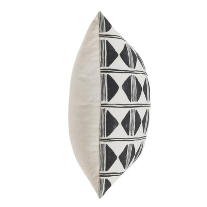 Nubia - 18" Round Pillow - Black / White