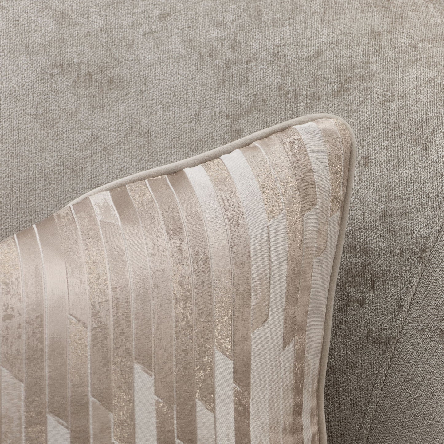 La Rachelle - Swivel Chair
