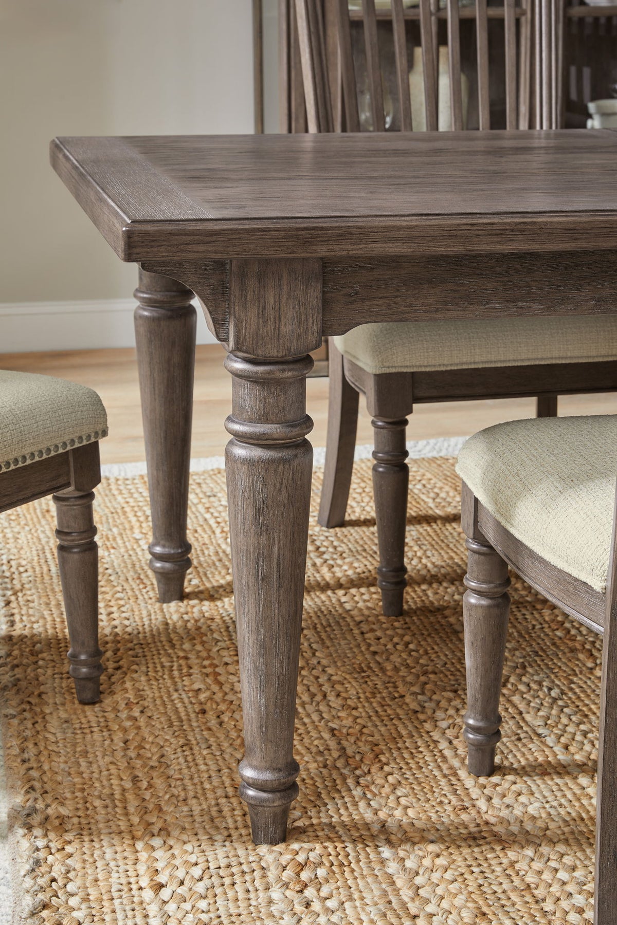 Madison Ridge - Extendable Leg Dining Table