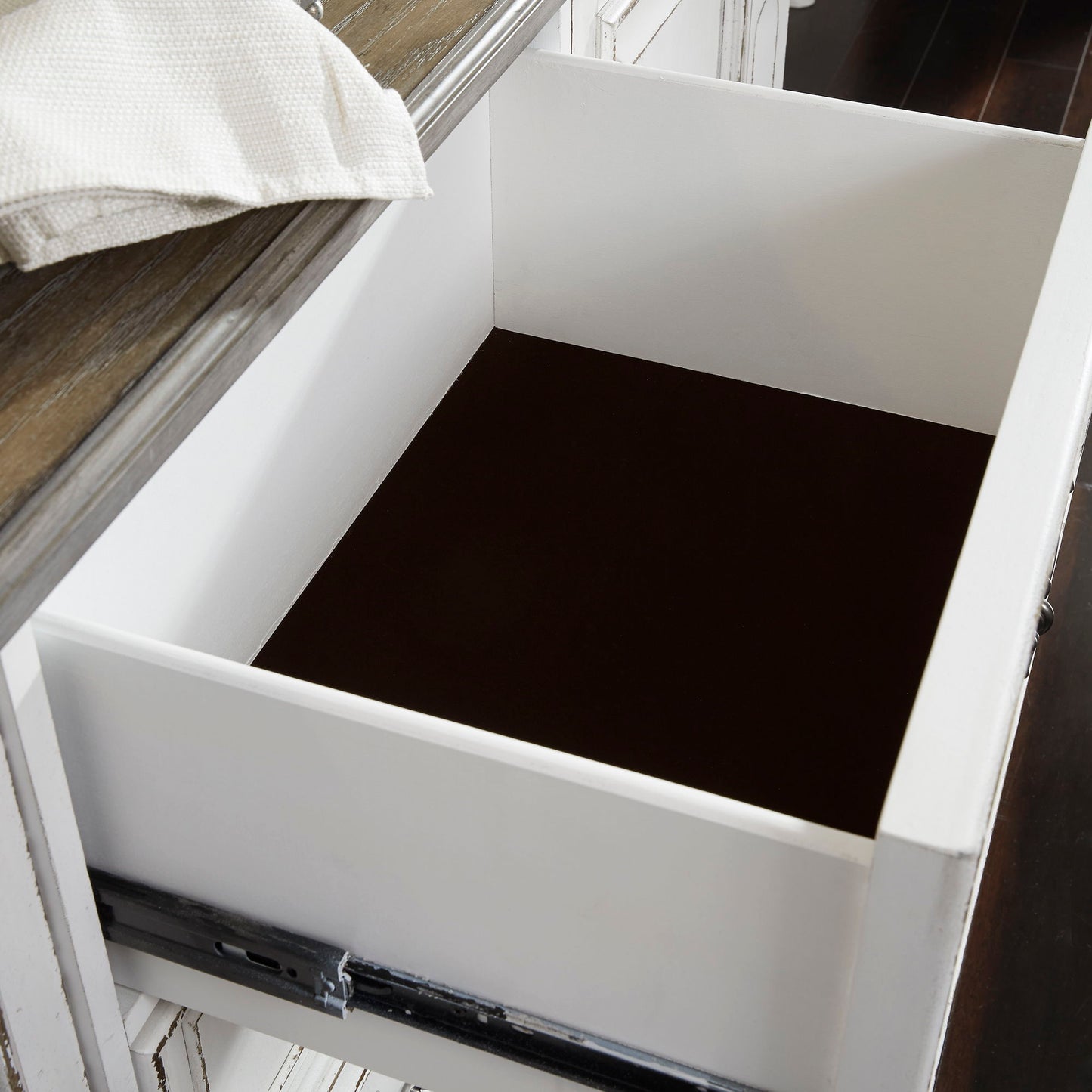 Abbey Park - Buffet - Antique White