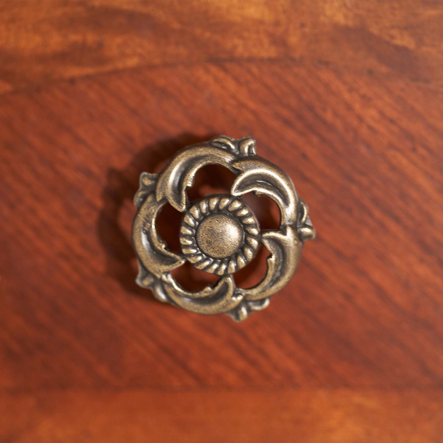 Cortina - 6-Drawer Chest - Honey Walnut