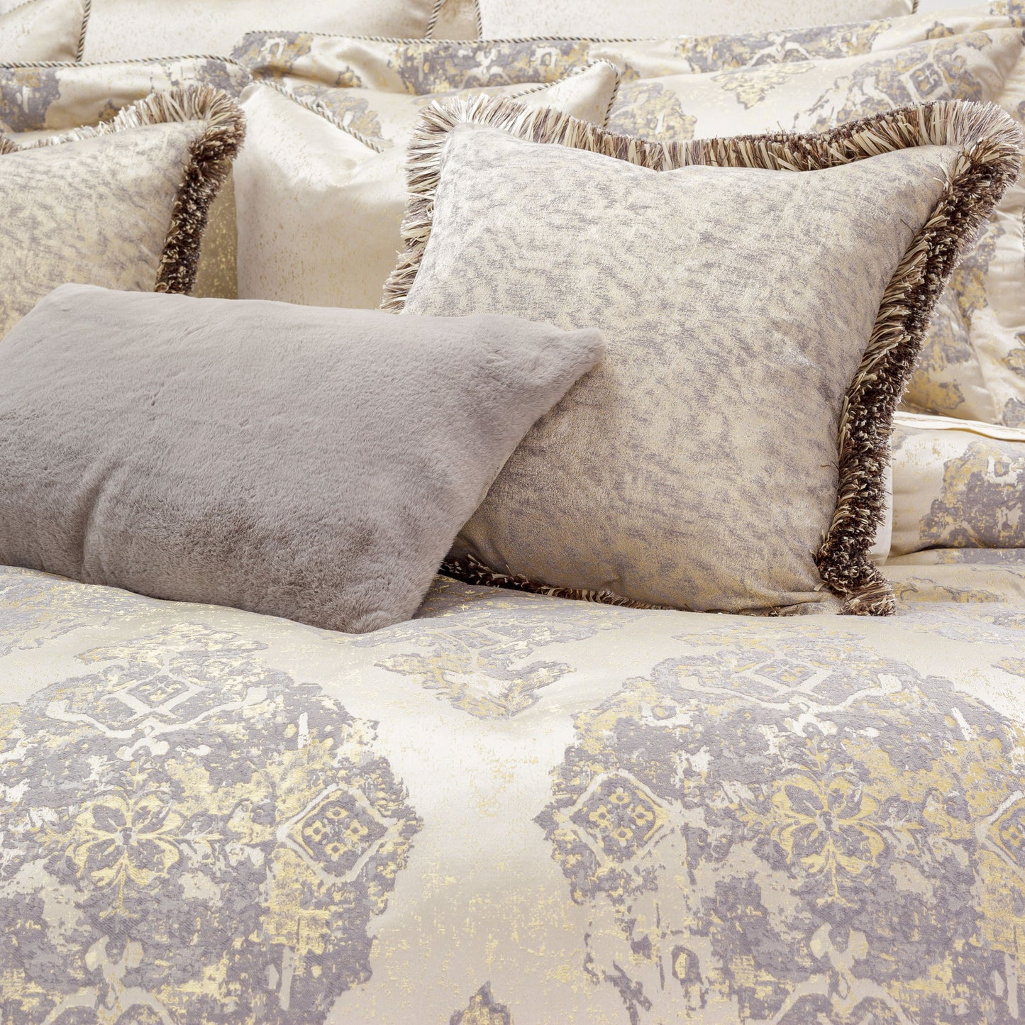 Bennett - 9-Piece Queen Comforter Set - Champagne